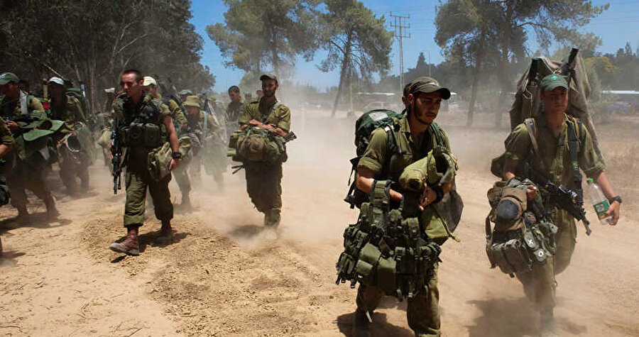 Askerlik görevini tamamlayan İsrail askerleri söz konusu mektupta Yahudi yerleşimcilerin İsrail askerlerine karşı şiddet içeren eylemlerinden de bahsediyor. 
