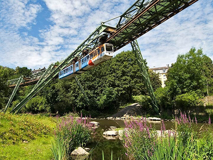 Wuppertal Demir Yolu sunduğu farklı deneyim sayesinde çok sayıda kullanıcı çekiyor.