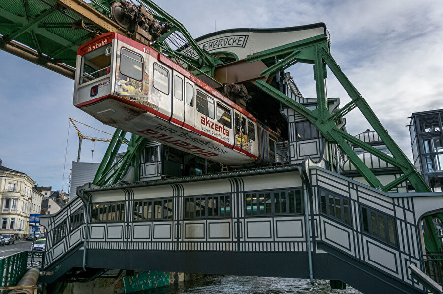 Werther Brücke tren istasyonundan bir fotoğraf.