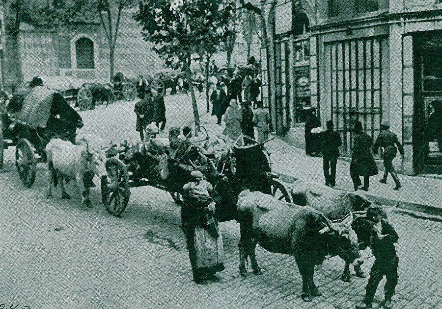 » İstanbul sokaklarında göçmenler: Savaşın en ağır faturasını 500 yıllık topraklarından ayrılmak zorunda kalan muhacirler ödemişti.