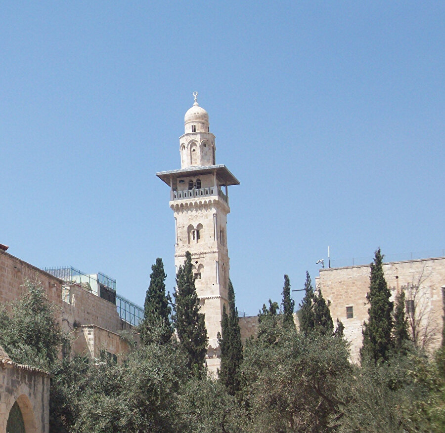 Gavânime Minaresi.1297'de inşa edilen minare, ismini Salahaddin Eyyûbî döneminde Kudüs'e yerleşen Gavânime ailesinden almıştır. Gavânime Minaresi, 38,5 metrelik yüksekliğiyle , Mescid-i Aksa'nın dört minaresi içinde en yükseği ve mimari açıdan da en güzelidir.
