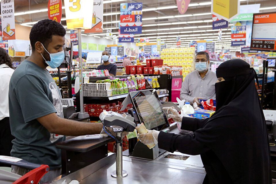 Suudi Arabistan'ın başkenti Riyad'da bir süpermarket.