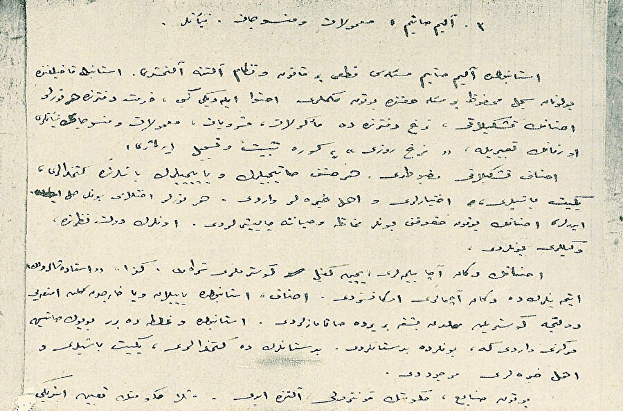 » Kendi el yazısı ile... Üstte Ahmed Refik’in “...İstanbul’da alım satım meselesi kati bir kanun ve nizam altına alınmıştı...” satırları okunan eski harflerle bir makale örneği.