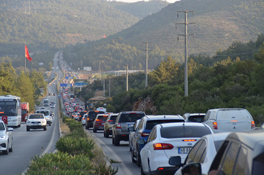 Tatilciler akın etti: Bir hafta nüfus bir milyonu aştı