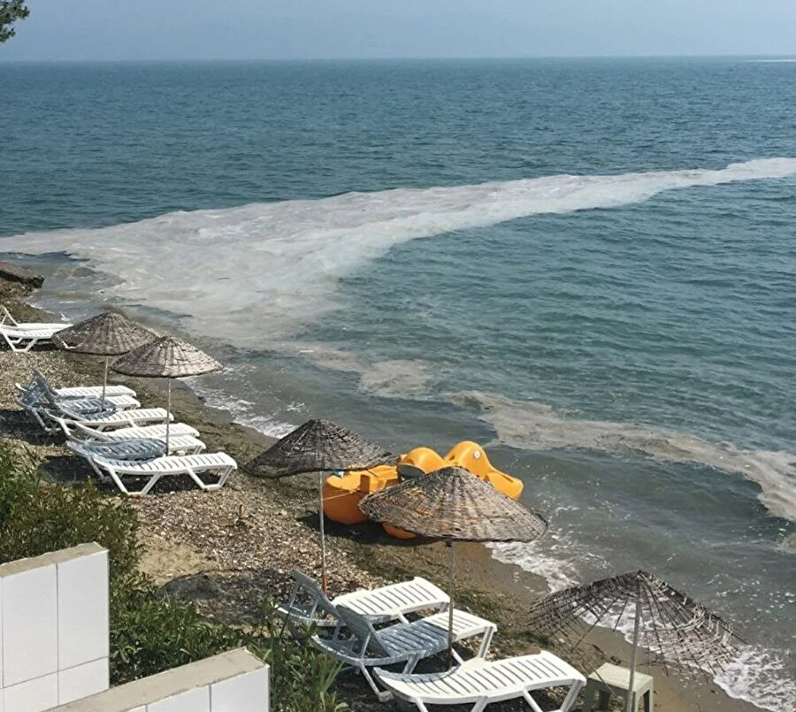 Gemlik sahillerinde yine müsilaj görüldü