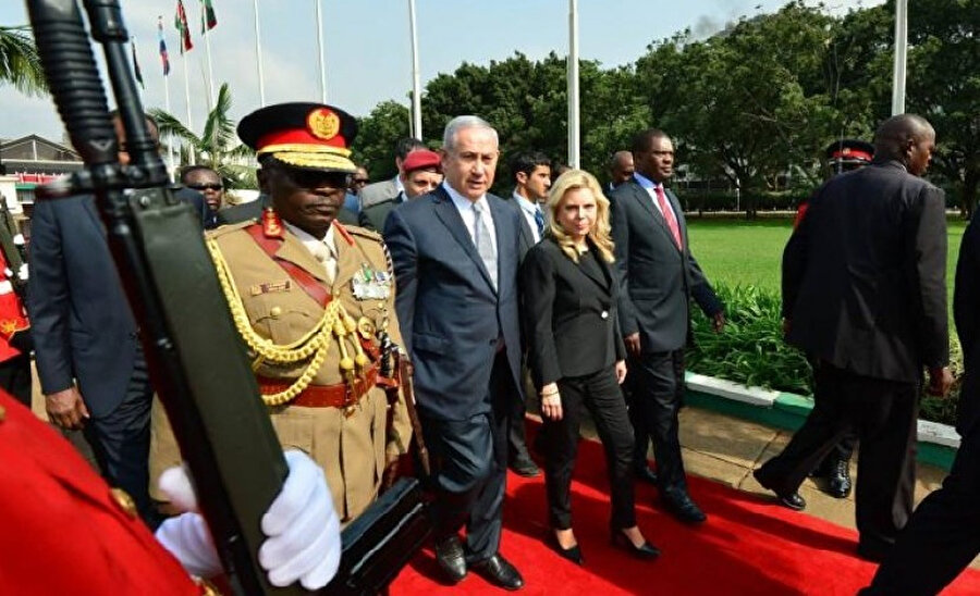 Eski İsrail Başbakanı Binyamin Netanyahu da daha önce yaptığı açıklamada, son dönemde İsrail ile Afrika ülkeleri arasında gelişen ilişkilere işaret ederek, "Afrika'nın kalbine ulaşmaya çalışıyoruz." ifadesini kullanmıştı.