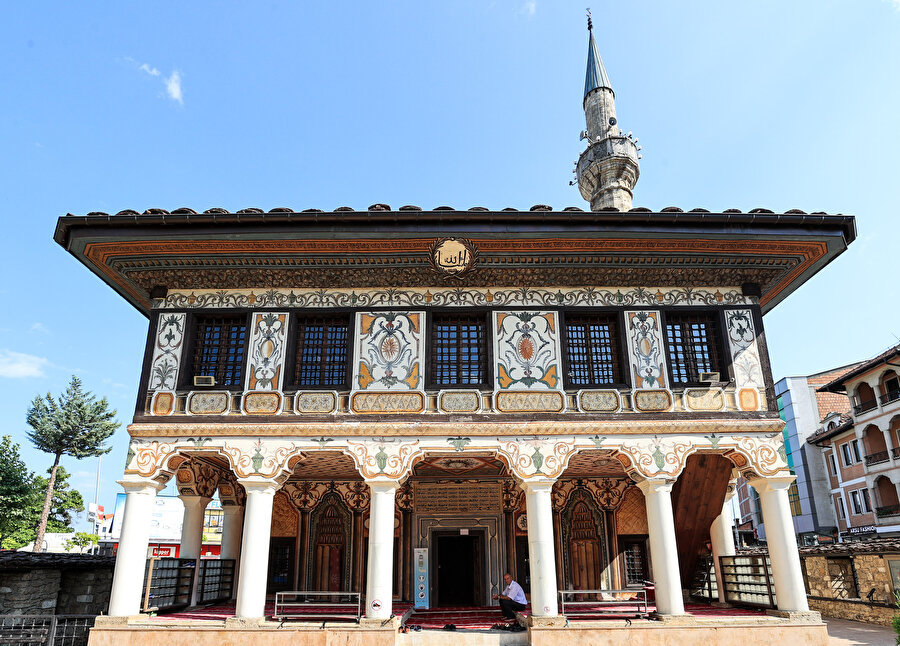 Kuzey Makedonya'da bir çiçek: Alaca Camii