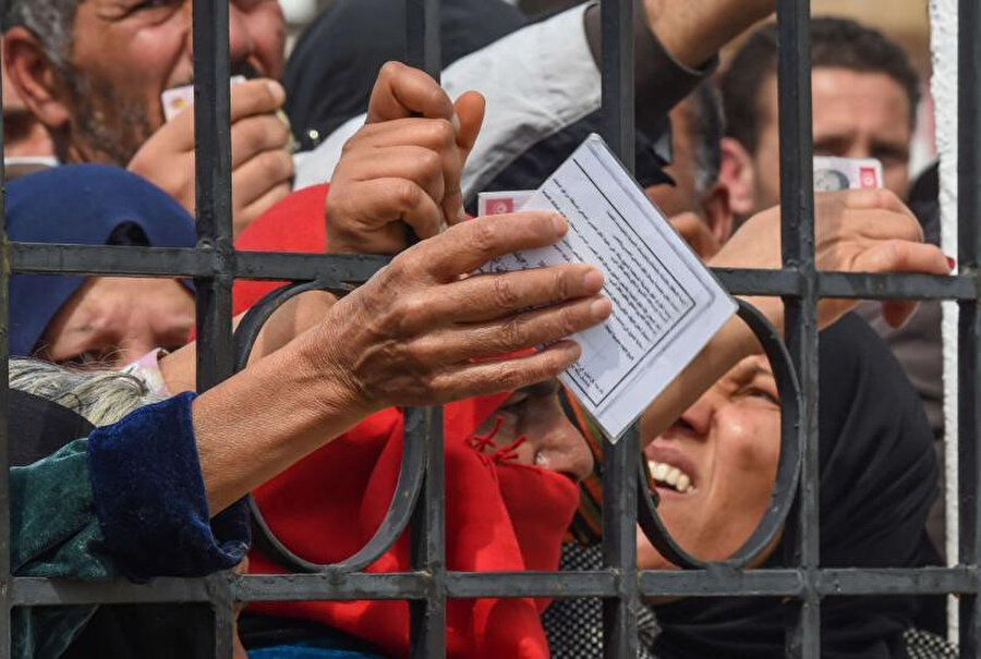 Ülkedeki salgın şartları işsizlik ve gelir daralması gibi etkileriyle birlikte ekonomik krizi derinleştiriyor. 