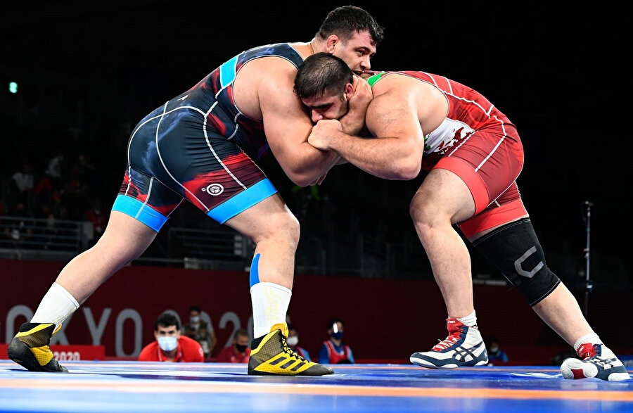 Rıza Kayaalp, 130 kg grekoromen stilde olimpiyat üçüncüsü oldu.