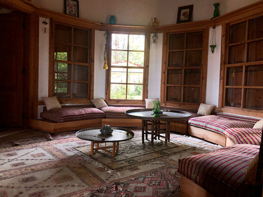 Nail Çakırhan Evi’nin giriş ve yaşam alanı. Fotoğraf: Lâl Dalay.