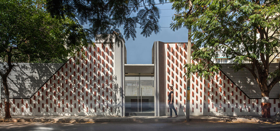 Pavyonun simetrik bir şekilde tasarlanıyor.