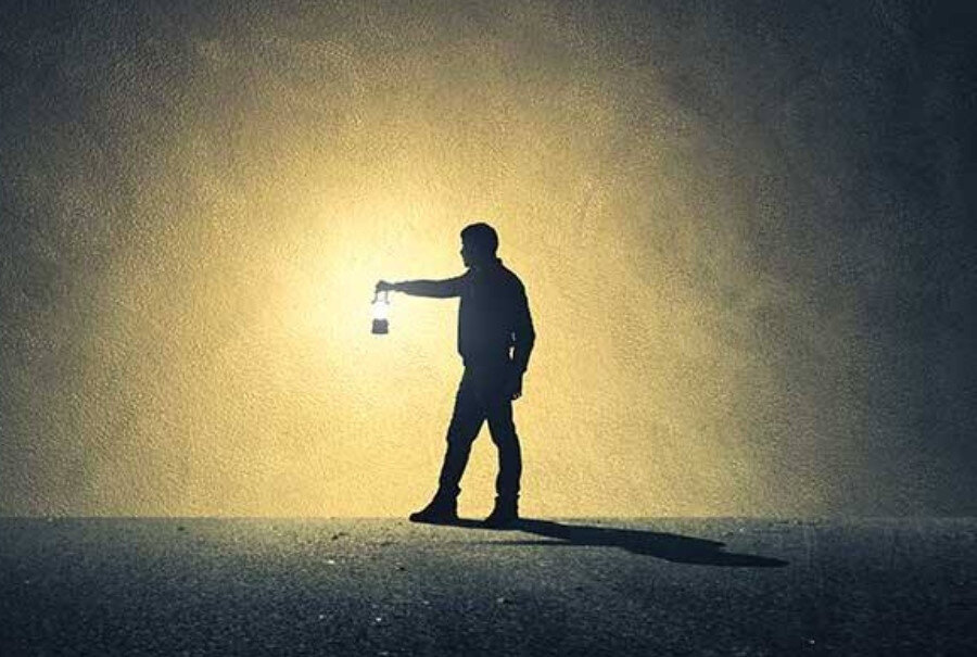 İnsan en çok dürüstlüktür, en çok samimiyet, en çok sahicilik... 