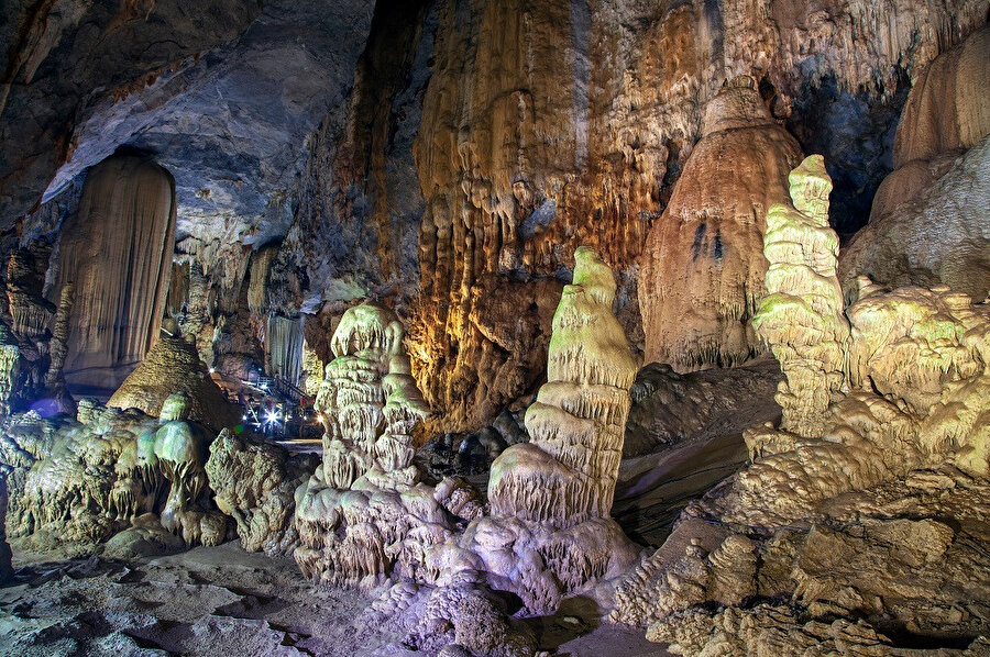 Phong Nha-Ke Bang Ulusal Parkı ve Cennet Mağarası.