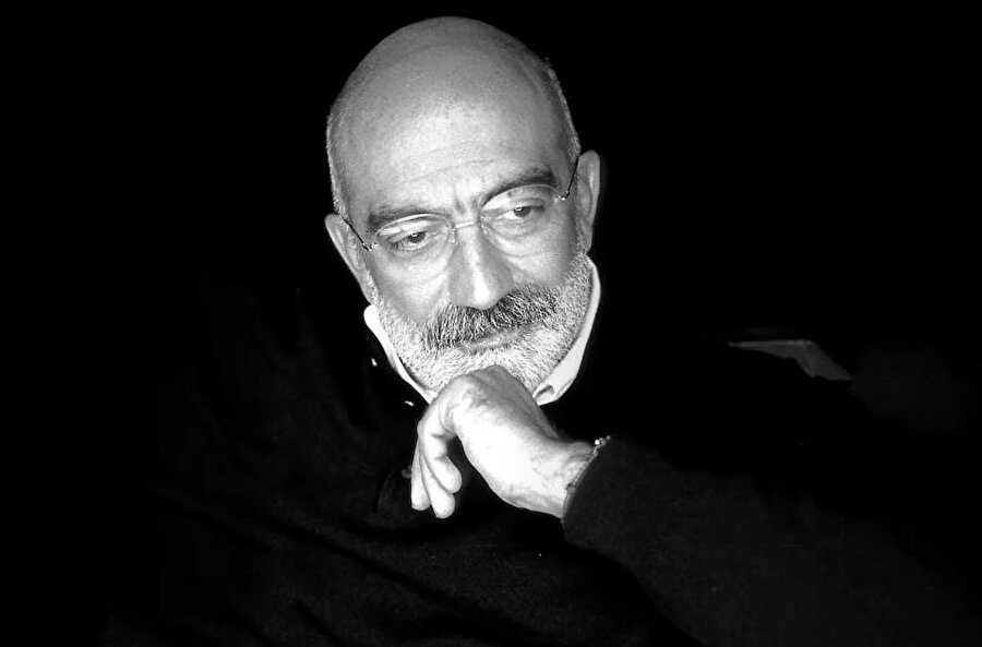 Bende hatırın filan yok ama seni adam yerine koyan Müslümanların hatırına senin adını andım.