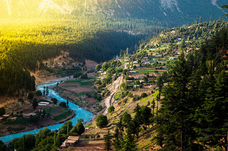 Dünyanın en dağlık ve yeşil coğrafyalarından birisidir Pakistan.