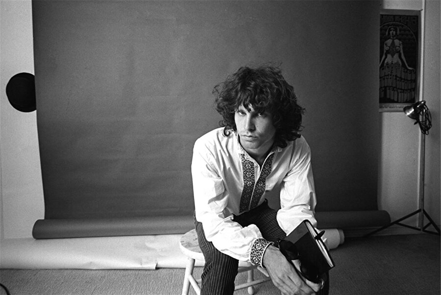 James Douglas Morrison, Amerikalı şarkıcı, söz yazarı, besteci ve şairdir.