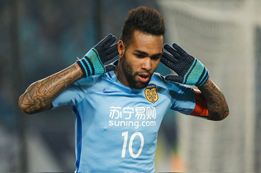 Alex Teixeira, pazartesi günü İstanbul'a gelecek.