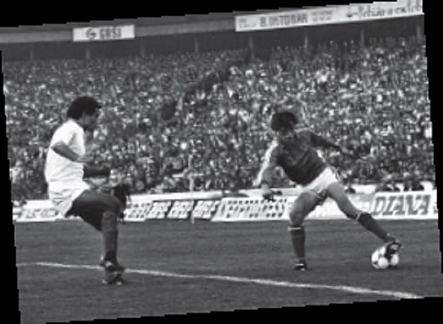 Cezayir’e söz verilen bağımsızlığı istediği için idam cezası aldı. s