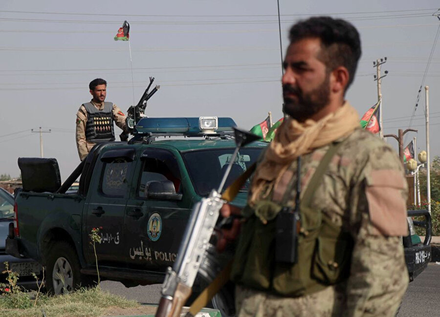 Afgan güvenlik güçleri, Taliban karşısında varlık gösteremiyor.
