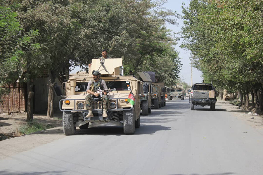 Kunduz vilayet merkezinde Afgan güvenlik güçleri.