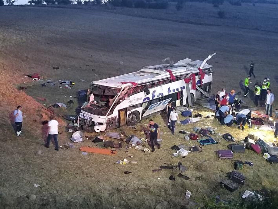 Balıkesir'de yolcu otobüsü devrildi: 15 ölü, 18 yaralı