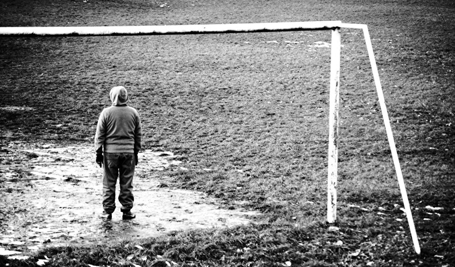 Başka kalelerde başka kösele ayakkabılarla vurulan topları çıkarmanın mesaisi devam etmiş olsa gerek.