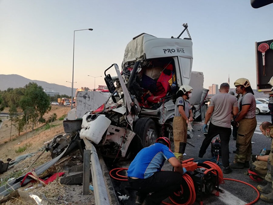 TIR'a TIR çarptı