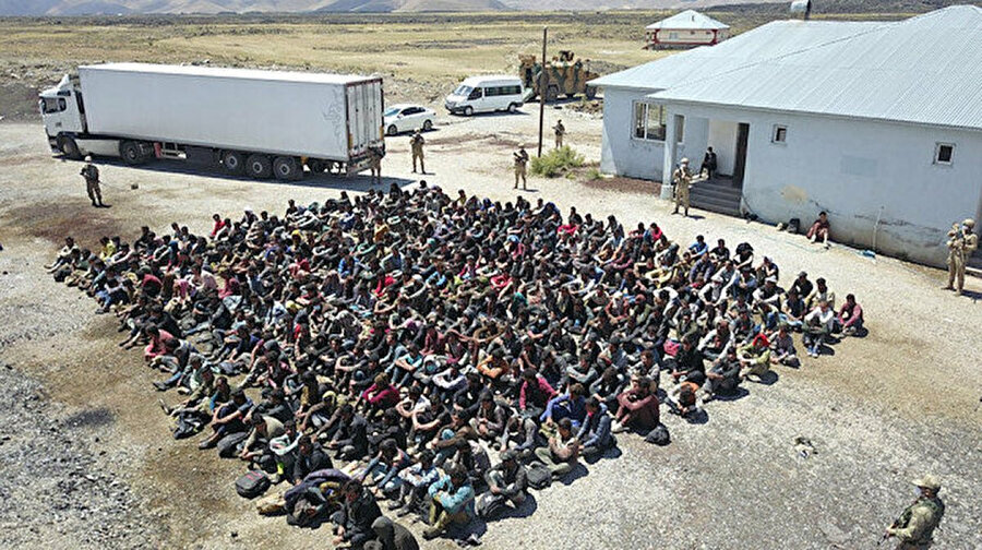 Tırın dorsesinde yakalanan 300 göçmen-Arşiv