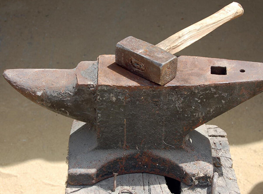 Üniversitede artık Kayıp’ın yükselişi başlar. Entellik lisede de çok işe yarar, ama üniversite kadar değil. 