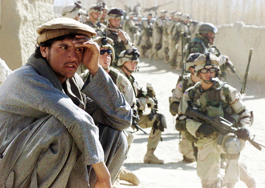 Afganistan'daki Amerikan birlikleri, başkent Kabil yakınları, 2002.