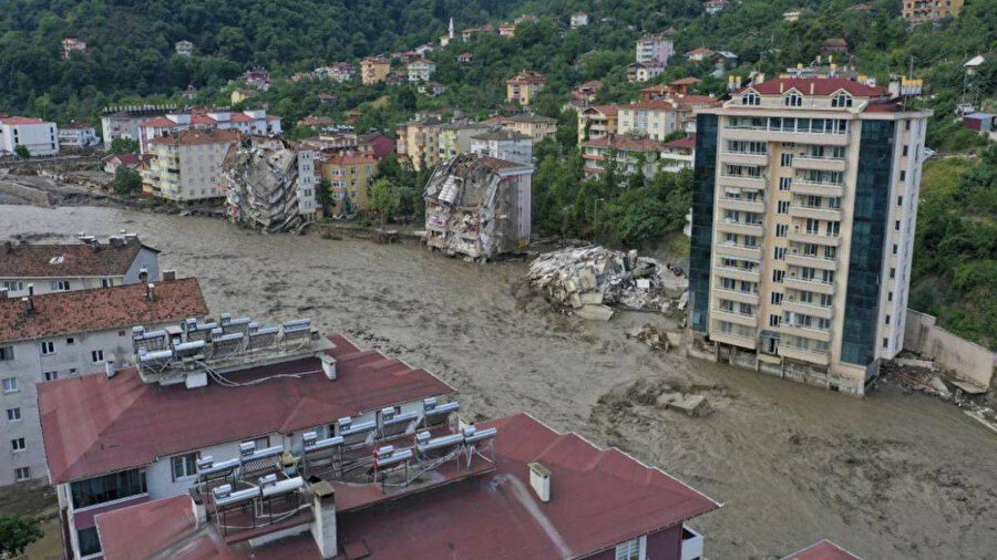 Bozkurt ilçesinde birçok ev yıkıldı
