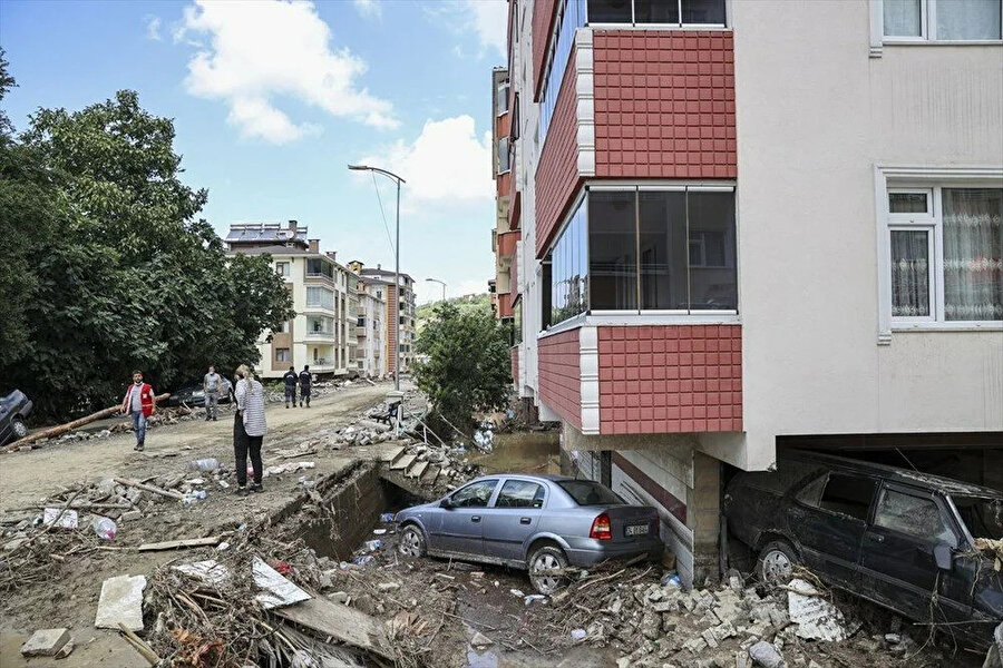 Karadeniz'de selle mücadele devam ediyor