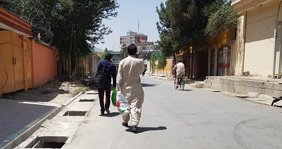 Taliban militanları Kabil'in kenar mahallerine girdi