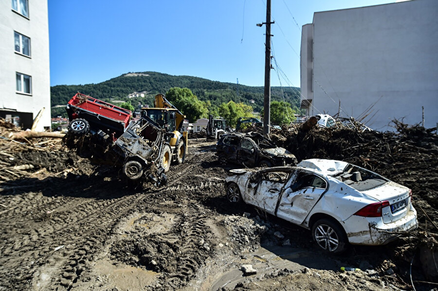 Bozkurt savaş alanına döndü: Her yerde felaketin izleri var