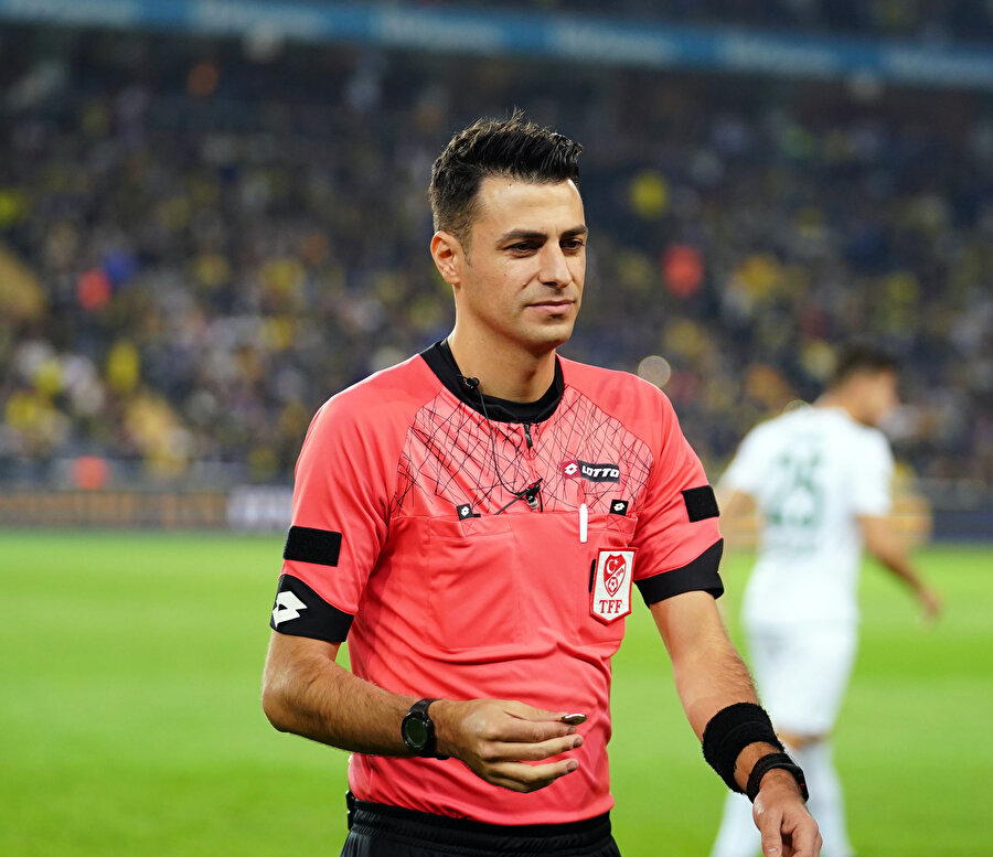 Ali Şansalan'ın devam ettirdiği pozisyon, futbolseverleri ikiye böldü.