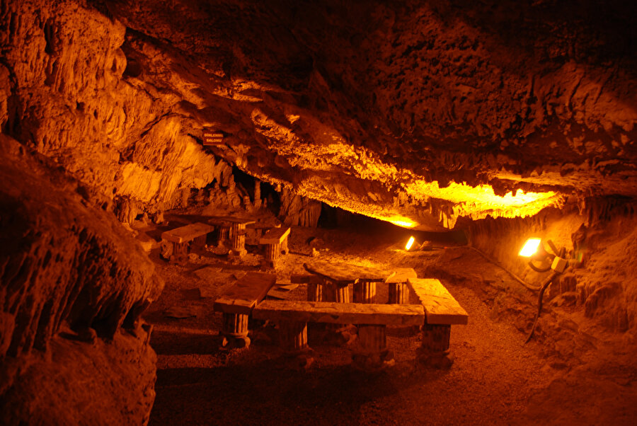Fakıllı Mağarası.