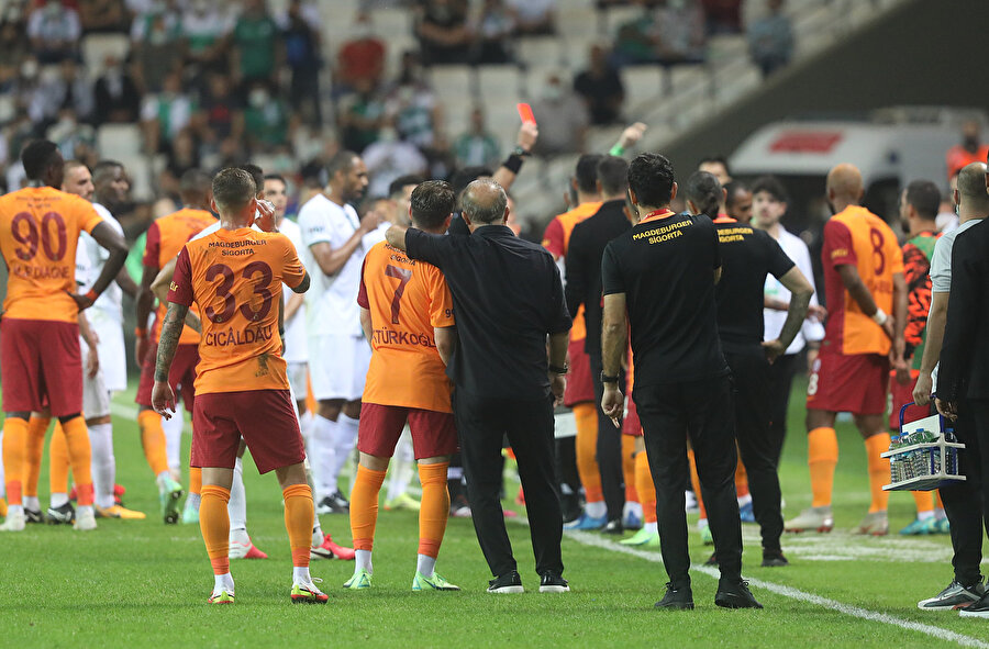 Marcao, Kerem'e yumruk attığı için kırmızı kart gördü