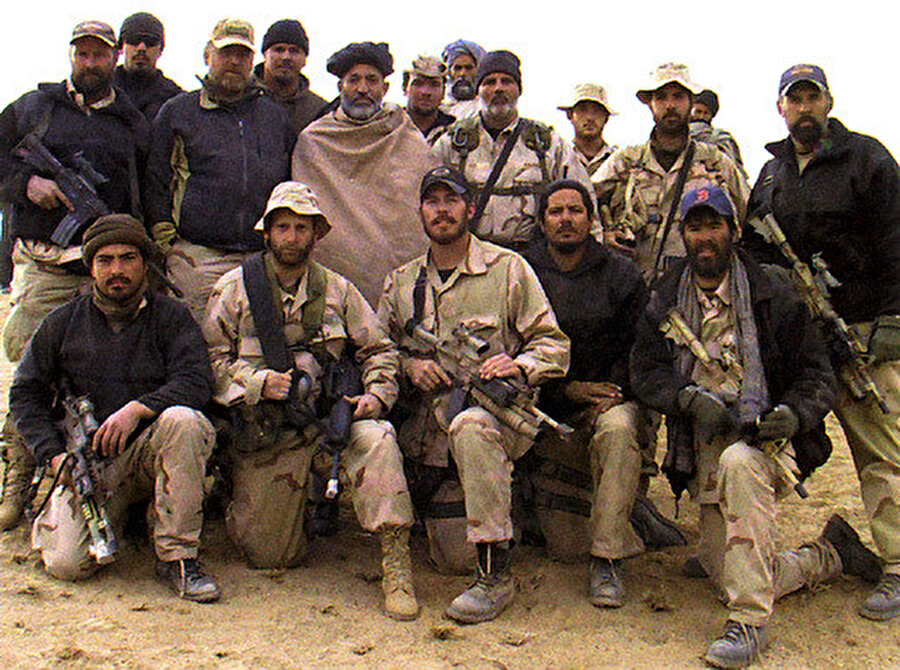 Hamid Karzai, ABD Özel Kuvvetleri ile birlikte, 2001.