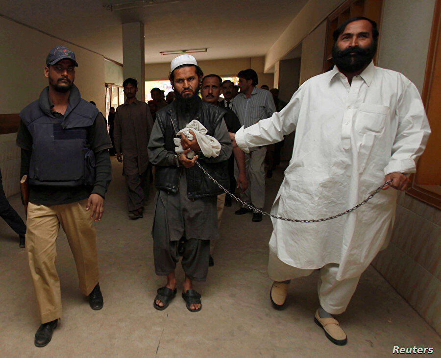  Pakistan istihbaratı ile CIA’in ortak operasyonu neticesinde Pakistan’ın Karaçi kentinde tutuklanan Molla Birader, 2010.