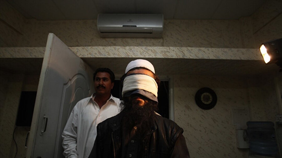 Molla Birader, 2010’da Pakistan’daki tutukluluğu sırasında.