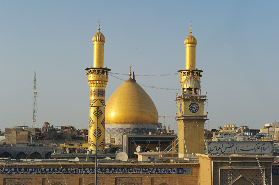 » Irak’ın Kerbelâ şehrindeki İmam Hüseyin Camii ve Türbesi.