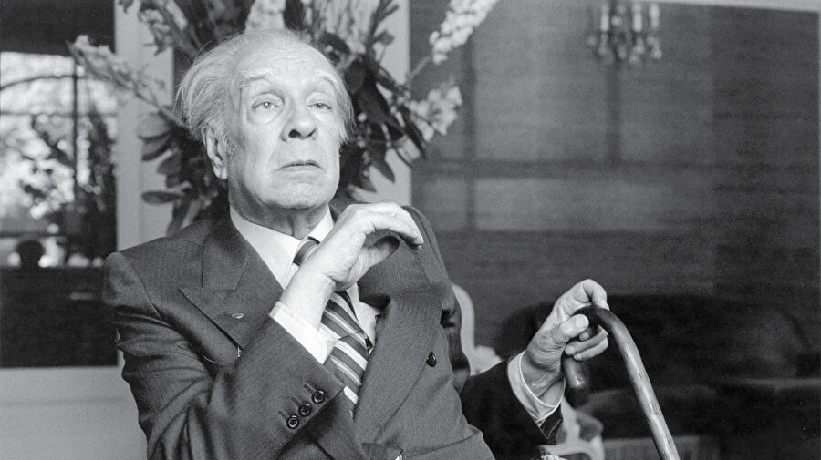 Jorge Francisco Isidoro Luis Borges Acevedo, Arjantinli öykü, deneme yazarı, şair ve çevirmen. Büyülü gerçekçilik akımının önde gelen isimlerindendir ve gerçeküstücülük konusunda yazdığı denemeleri ile ünlüdür.