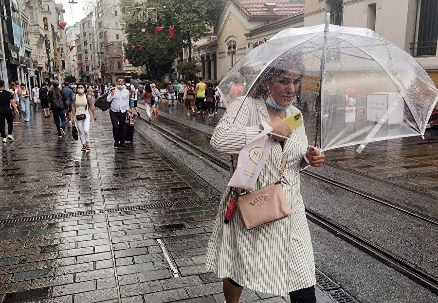 İstanbul'da sağanak yağış etkili oldu