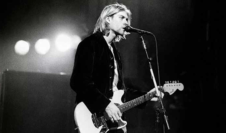 Hayatının son yıllarında Cobain uyuşturucu bağımlılığı, ünü ve imajının yanı sıra kendisi ve eşi Courtney Love'ı çevreleyen baskılar ile mücadele etti. 