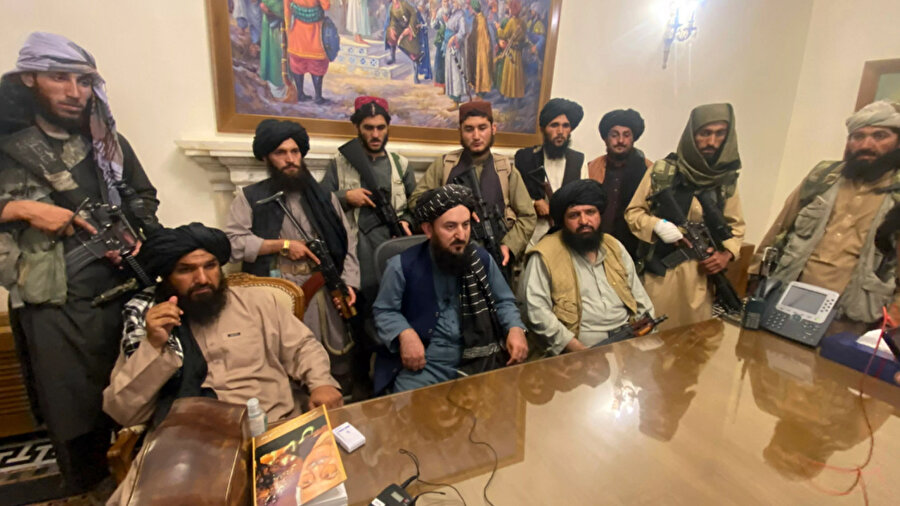 Taliban Kabil’de Cumhurbaşkanlığı Sarayı’na girdi
