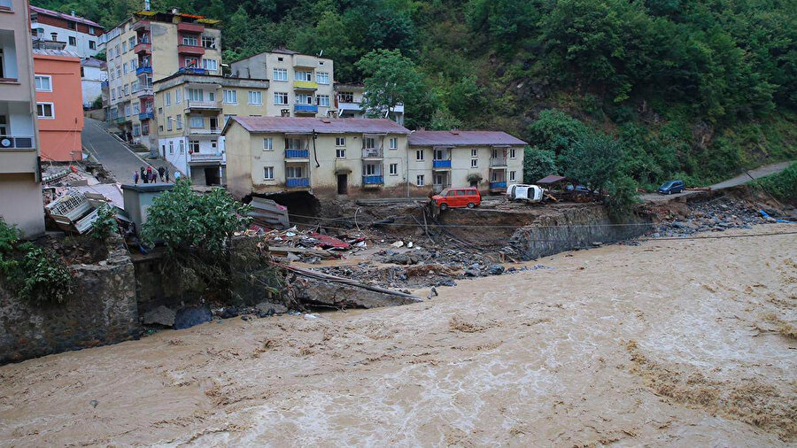 Sel felaketi birçok yerleşim yerine zarar verdi