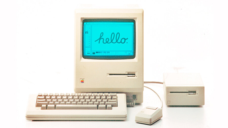 1984’te Apple tarafından tasarlanan ilk fareli bilgisayar; Macintosh.