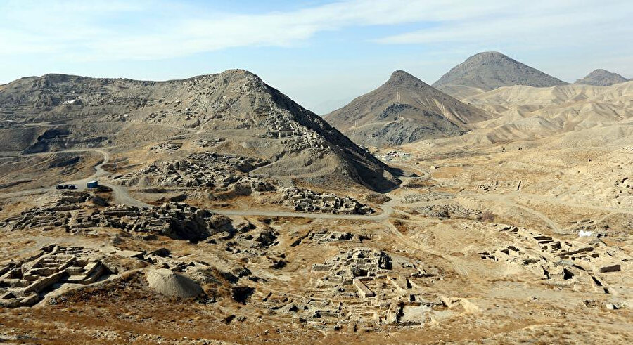 Mes Aynak Vadisi'nin ülkenin en önemli kullanılmamış maden rezervlerine sahip olduğu belirtiliyor. 