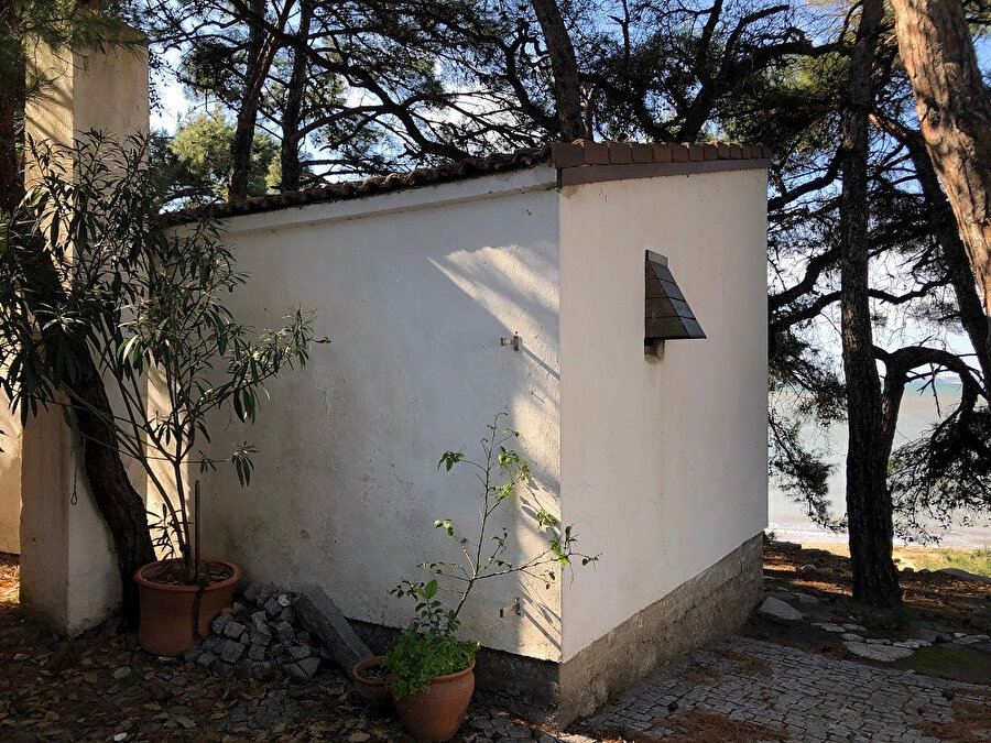 Gürel Yazlık Evi ön cepheye bakan yaşam ünitesi. Fotoğraf: Lâl Dalay