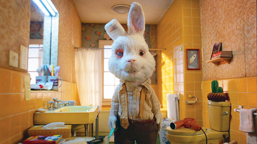 Yiyeceklerimizde temiz içeriğe dikkat ettiğimiz kadar cildimizle temas eden ürünlerin içeriğine de dikkat ediyor muyuz? Midemiz kadar cildimize de özen gösterip, onun ihtiyaçlarını karşılıyor muyuz? Yediğimiz yiyecekler kadar kullandığımız ürünler de cildimize etki ediyor. Mesela sülfat içeren şampuan, yüz temizleme ve duş jellerinin cilt bariyerine verdiği zararı toparlamak oldukça zor olabiliyor. 